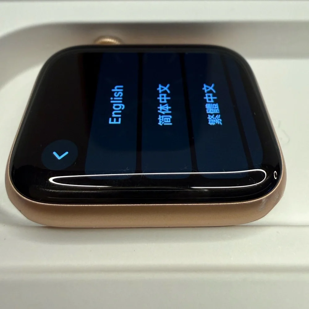 Apple series 6 Smartwatch gold aluminum 44MM with Cream Band